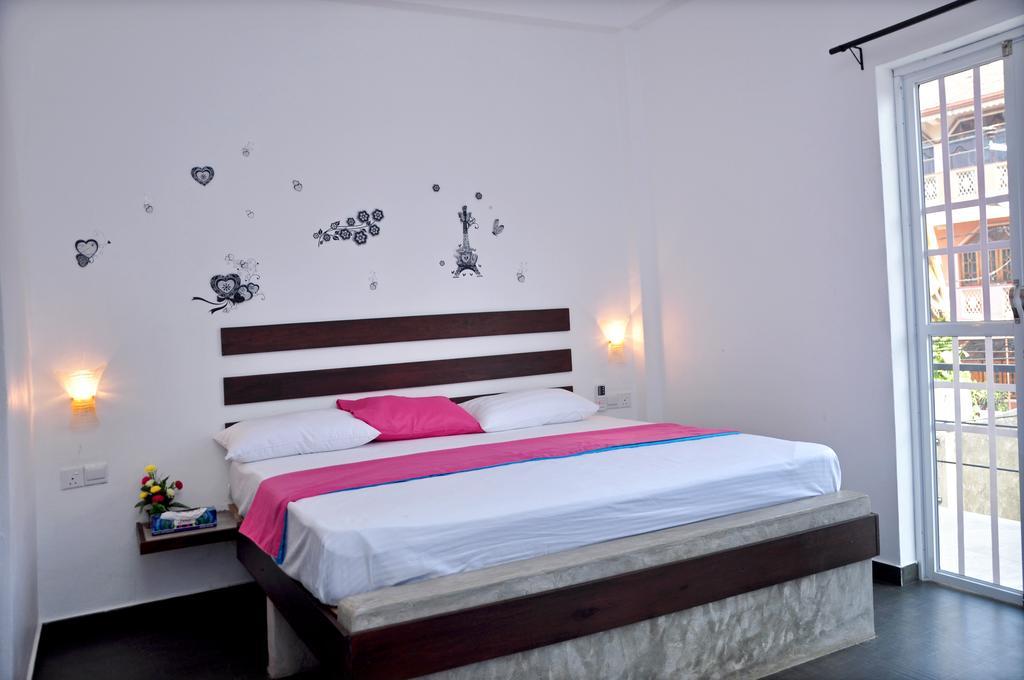Petit Guest House Negombo Ngoại thất bức ảnh