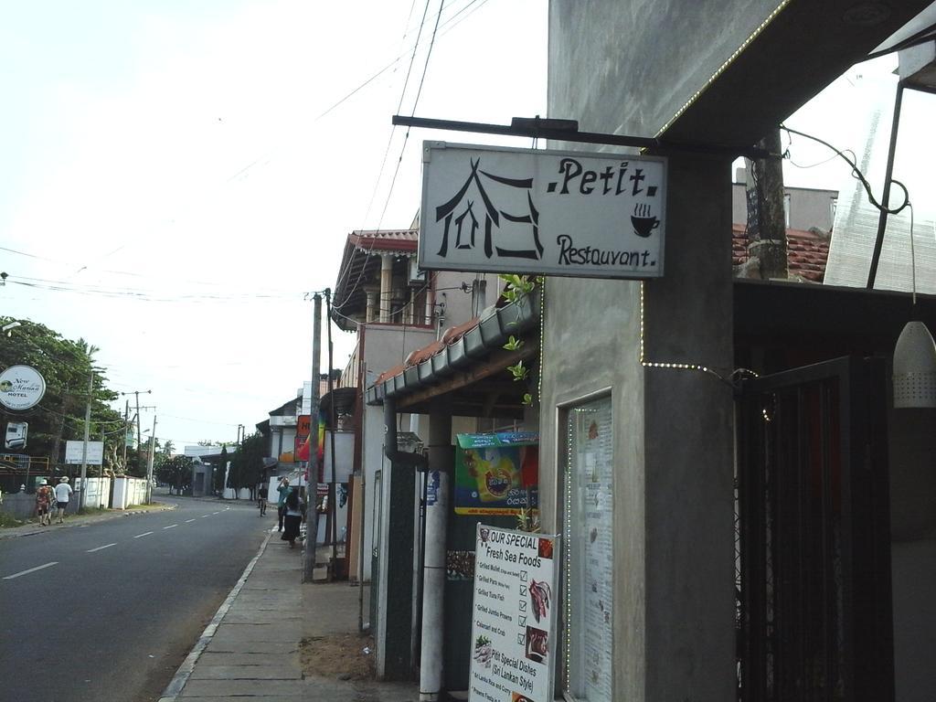 Petit Guest House Negombo Ngoại thất bức ảnh